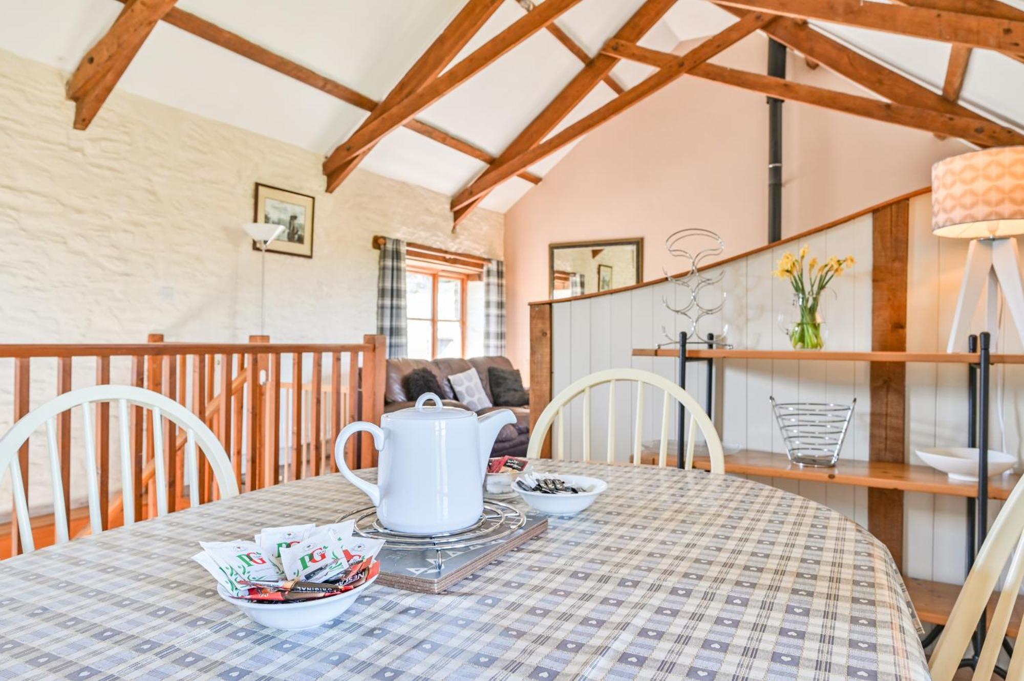 Polean Farm Cottages - With Free Animal Feeding And Pony Rides And Free Access To A Nearby Pool Лу Стая снимка